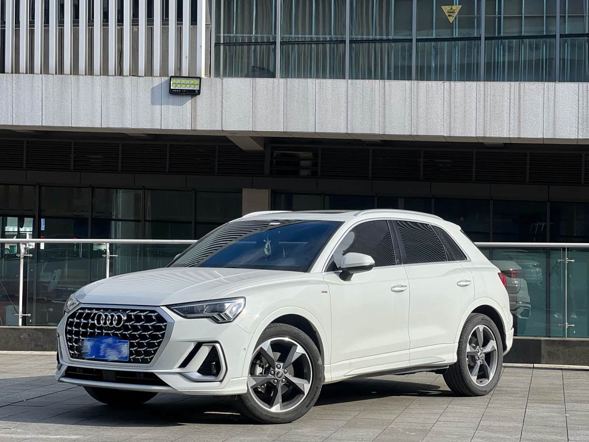 Audi 奥迪Q3, 2024 г., белый, 10 000 км