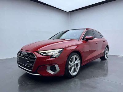 Audi A3, 2023 г., красный / фиолетовый, 50 000 км