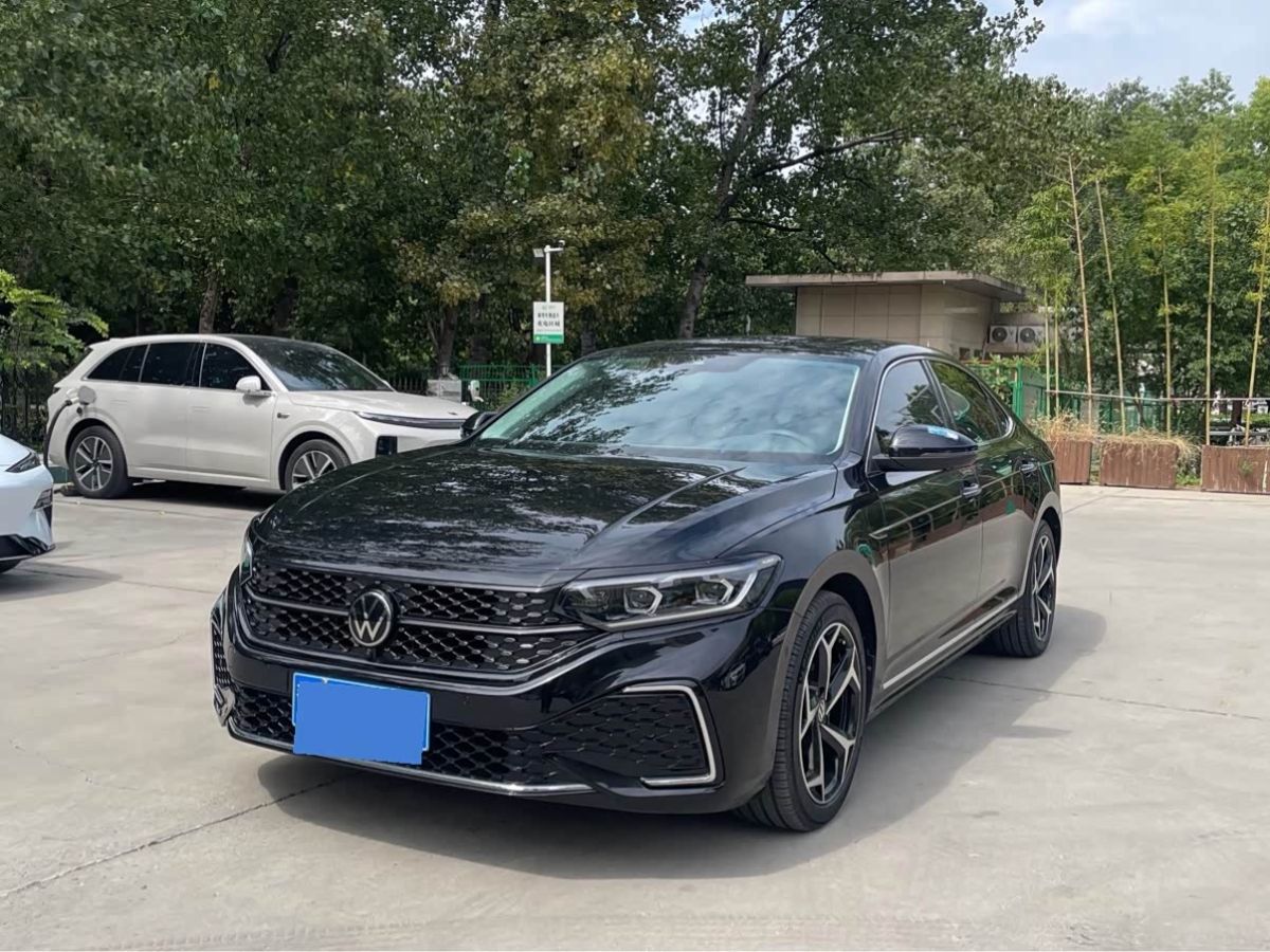 Volkswagen Passat, 2024 г., чёрный, 43 000 км Volkswagen Passat 2024 380TSI исполнение «Звёздное небо» Люкс