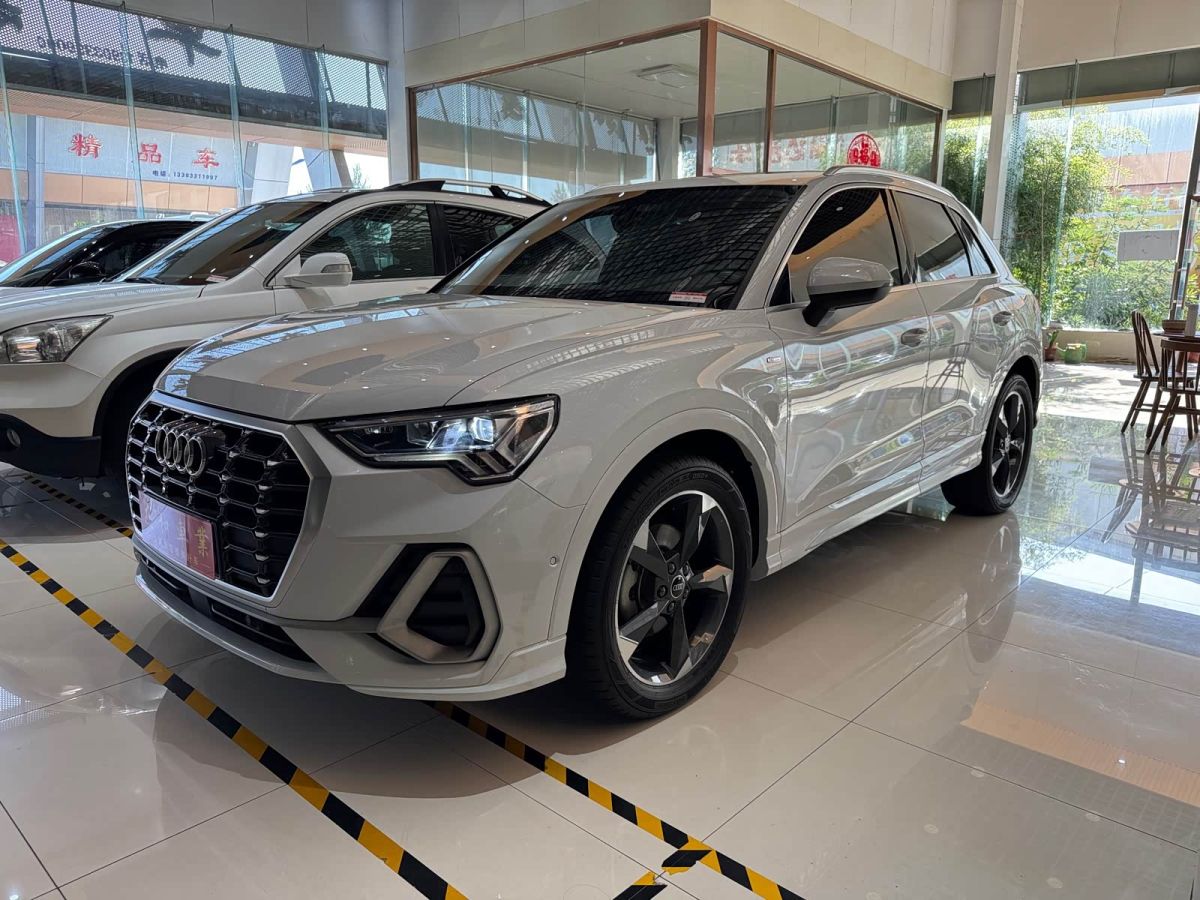 Audi Q3, 2023 г., белый, 35 000 км Audi 奥迪Q3, 2023 г., белый, 35 000 км
