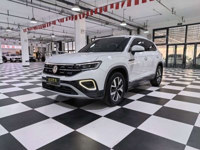 Volkswagen Tayron, 2023 г., белый, 48 000 км Volkswagen Tayron 2023 280TSI одна ведущая ось комплектация «Люкс Plus», исполнение «Цзиньцзе»