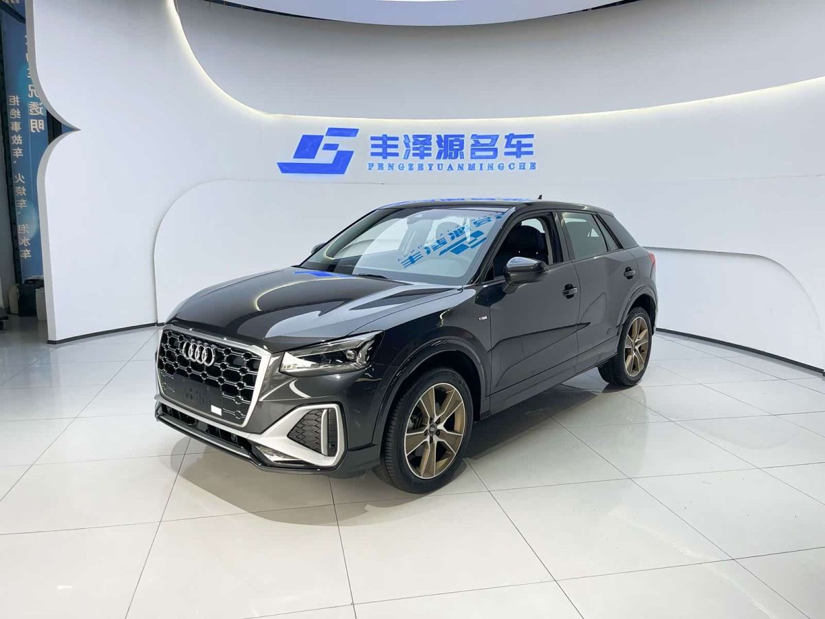 Audi 奥迪Q2L, 2024 г., чёрный, 800 км