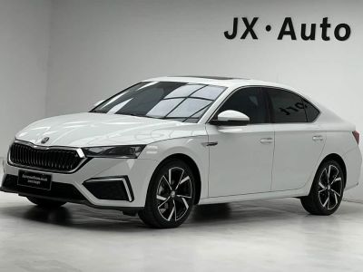 Skoda Octavia, 2023 г., белый, 34 200 км Skoda 明锐, 2023 г., белый, 6 000 км