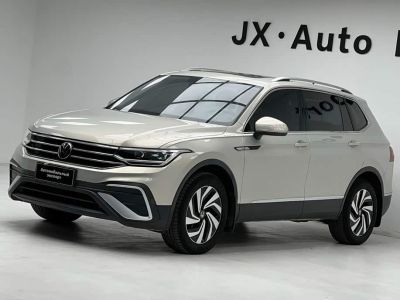 Volkswagen Tiguan L, 2023 г., шампань / коричневый, 28 600 км Volkswagen Tiguan L 2023 280TSI автомат одна ведущая ось ограниченная серия «Чаочуан»