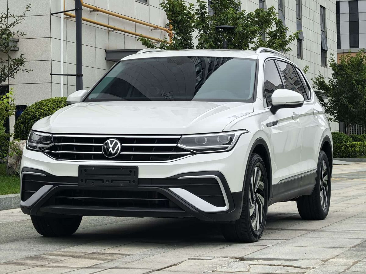 Volkswagen Tiguan L 2022 330TSI автомат одна ведущая ось комплектация «Умный комфорт»