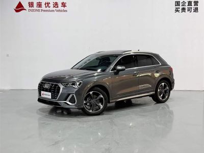 Audi Q3, 2023 г., серебристый / серый, 36 000 км Audi 奥迪Q3, 2023 г., серебристый / серый, 36 000 км