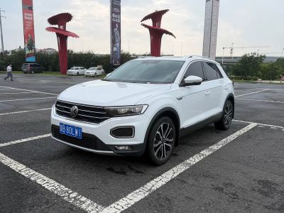Volkswagen T-Roc, 2022 г., белый, 28 000 км Volkswagen T-Roc 2022 280TSI DSG одна ведущая ось Комфорт PLUS