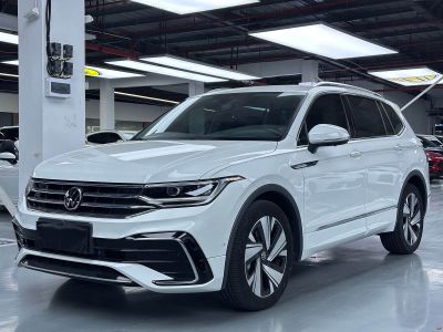 Volkswagen Tiguan L, 2023 г., шампань / коричневый, 28 600 км Volkswagen Tiguan L 2023 330TSI автомат одна ведущая ось R-Line комплектация «Юэсян»