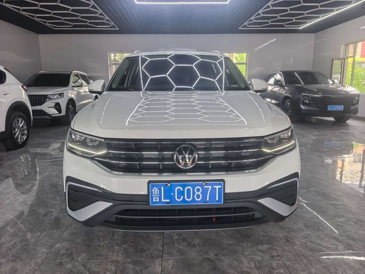 Volkswagen Tiguan L, 2023 г., белый, 24 000 км Volkswagen Tiguan L 2023 280TSI автомат одна ведущая ось ограниченная серия «Чаочуан»