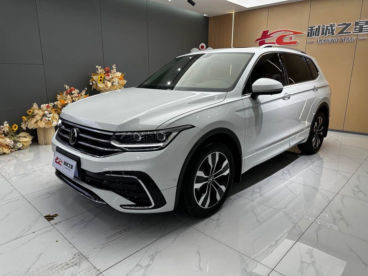 Volkswagen Tiguan L, 2026 г., белый, 4 000 км Volkswagen Tiguan L 2025 исполнение «Чучжун» 330TSI автомат одна ведущая ось R-Line Лунъяо версия