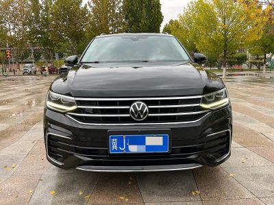 Volkswagen Tiguan L, 2022 г., чёрный, 40 000 км Volkswagen Tiguan L 2023 330TSI автомат одна ведущая ось R-Line комплектация «Юэсян»