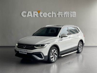Volkswagen Tiguan L, 2022 г., белый, 28 600 км Volkswagen Tiguan L 2022 330TSI автомат одна ведущая ось Комфорт версия