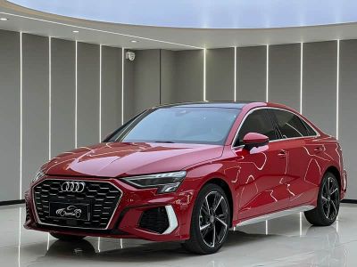 Audi A3, 2022 г., красный / фиолетовый, 26 000 км Audi A3, 2022 г., красный / фиолетовый, 27 000 км