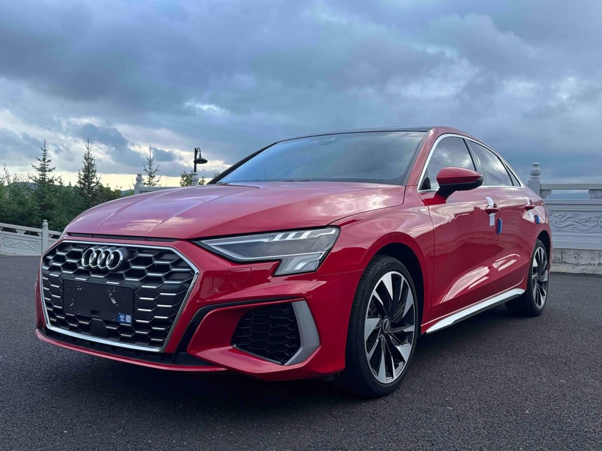 Audi A3, 2022 г., красный / фиолетовый, 25 000 км