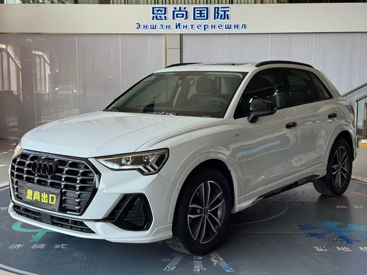 Audi Q3, 2022 г., белый, 40 000 км Audi 奥迪Q3, 2022 г., белый, 40 000 км