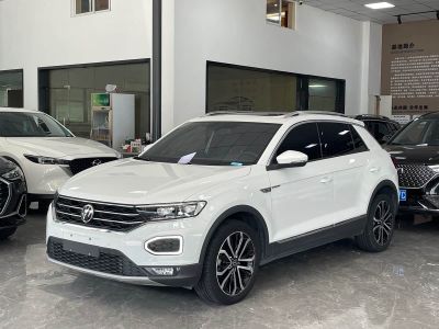Volkswagen T-Roc, 2022 г., белый, 39 000 км Volkswagen T-Roc 2021 обновлённая версия 280TSI DSG полный привод комплектация «Люкс Чжилянь»