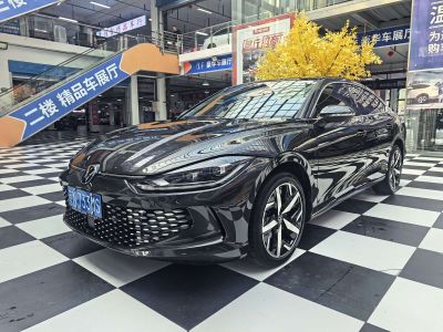 Volkswagen Lamando, 2023 г., красный / фиолетовый, 47 000 км Volkswagen Lamando 2023 Lamando L 280TSI DSG комплектация «Кула»