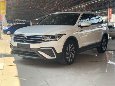 Volkswagen Tiguan L, 2022 г., белый, 28 600 км Volkswagen Tiguan L 2022 330TSI автомат одна ведущая ось комплектация «Умный комфорт»