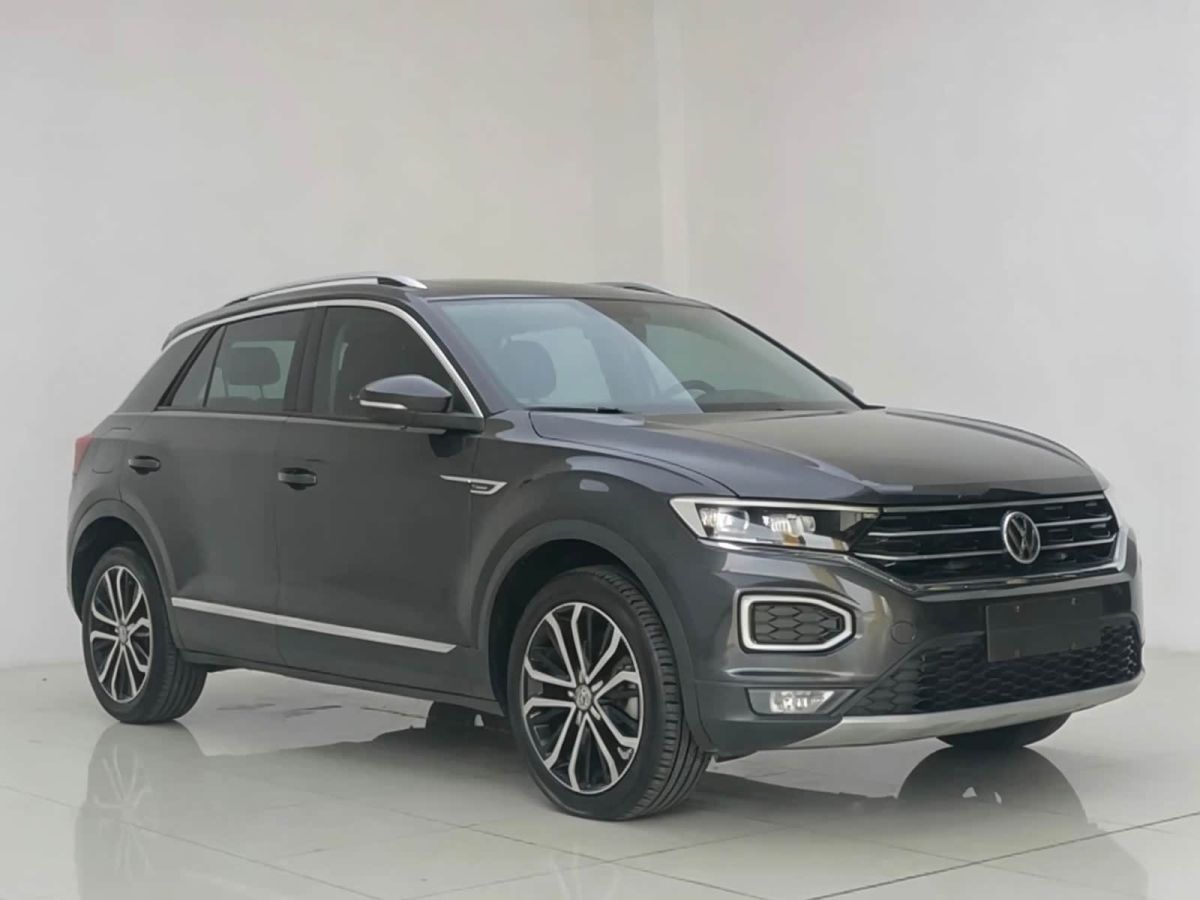 Volkswagen T-Roc, 2021 г., чёрный, 48 800 км Volkswagen T-Roc 2020 280TSI DSG одна ведущая ось Комфорт
