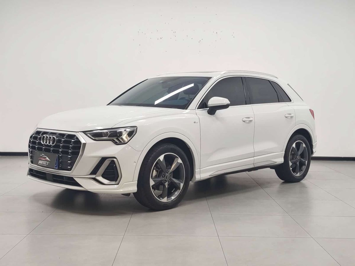 Audi Q3, 2021 г., белый, 76 000 км Audi 奥迪Q3, 2021 г., белый, 76 000 км