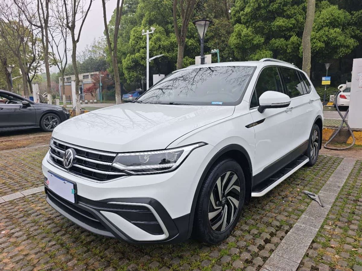Volkswagen Tiguan L 2023 280TSI автомат одна ведущая ось ограниченная серия «Чаочуан»