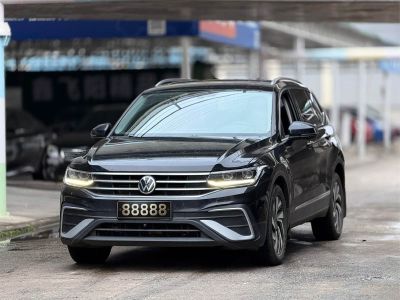 Volkswagen Tiguan L, 2022 г., чёрный, 40 000 км Volkswagen Tiguan L 2023 330TSI автомат одна ведущая ось комплектация «Умный комфорт»