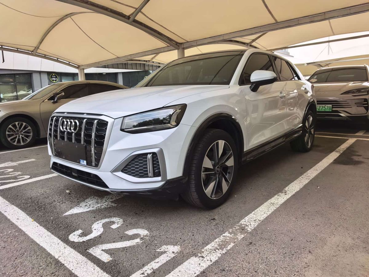 Audi Q2L, 2022 г., белый, 35 000 км Audi 奥迪Q2L, 2022 г., белый, 35 000 км