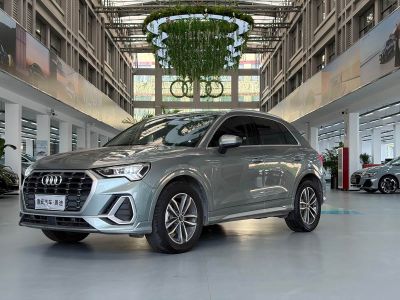 Audi Q3, 2023 г., серебристый / серый, 36 000 км Audi 奥迪Q3, 2023 г., серебристый / серый, 37 000 км