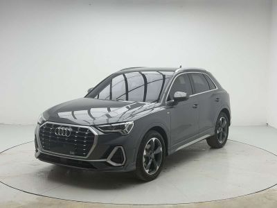 Audi Q3, 2023 г., серебристый / серый, 28 000 км Audi 奥迪Q3, 2023 г., серебристый / серый, 34 000 км