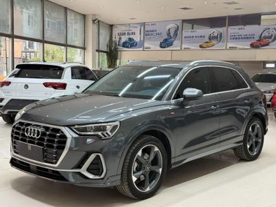 Audi Q3, 2023 г., серебристый / серый, 28 000 км Audi 奥迪Q3, 2023 г., серебристый / серый, 35 000 км