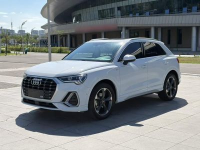 Audi Q3, 2023 г., белый, 14 400 км Audi 奥迪Q3, 2023 г., белый, 14 400 км