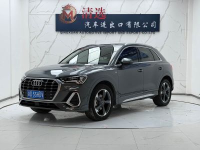 Audi Q3, 2022 г., серебристый / серый, 55 000 км Audi 奥迪Q3, 2022 г., серебристый / серый, 55 000 км