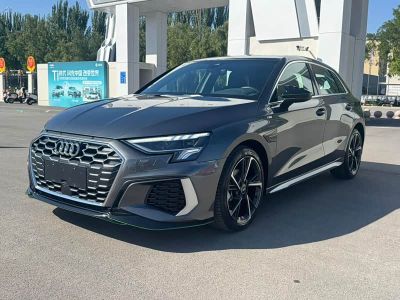 Audi A3, 2023 г., красный / фиолетовый, 9 000 км Audi A3, 2023 г., серебристый / серый, 12 000 км