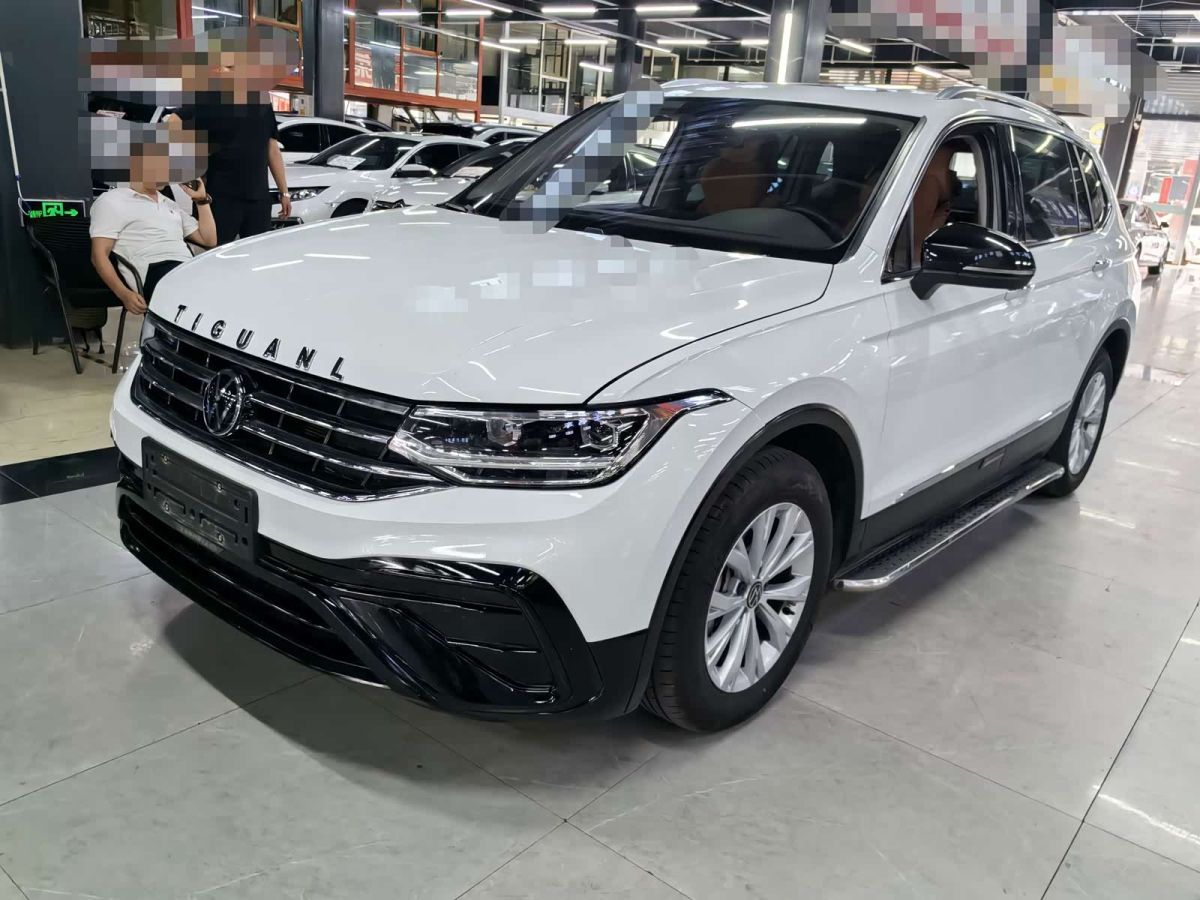 Volkswagen Tiguan L, 2024 г., белый, 72 000 км Volkswagen Tiguan L 2024 исполнение «Чучжун» 300TSI автомат одна ведущая ось комплектация «Лунтэн»