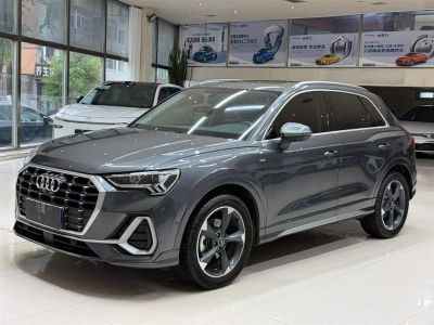 Audi Q3, 2023 г., серебристый / серый, 13 800 км Audi 奥迪Q3, 2023 г., серебристый / серый, 23 000 км
