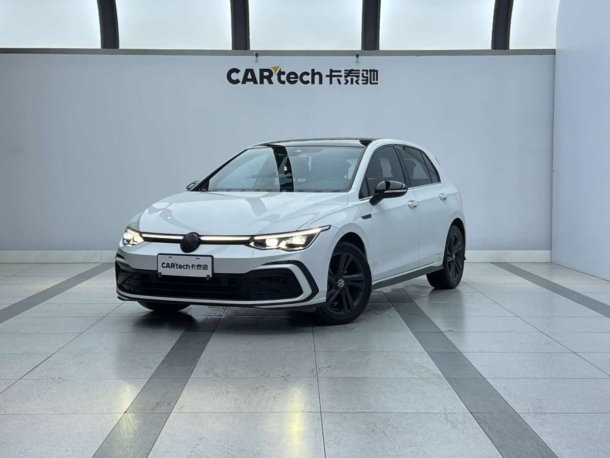 Volkswagen Golf, 2022 г., белый, 49 600 км Volkswagen Golf 2021 280TSI DSG R-Line