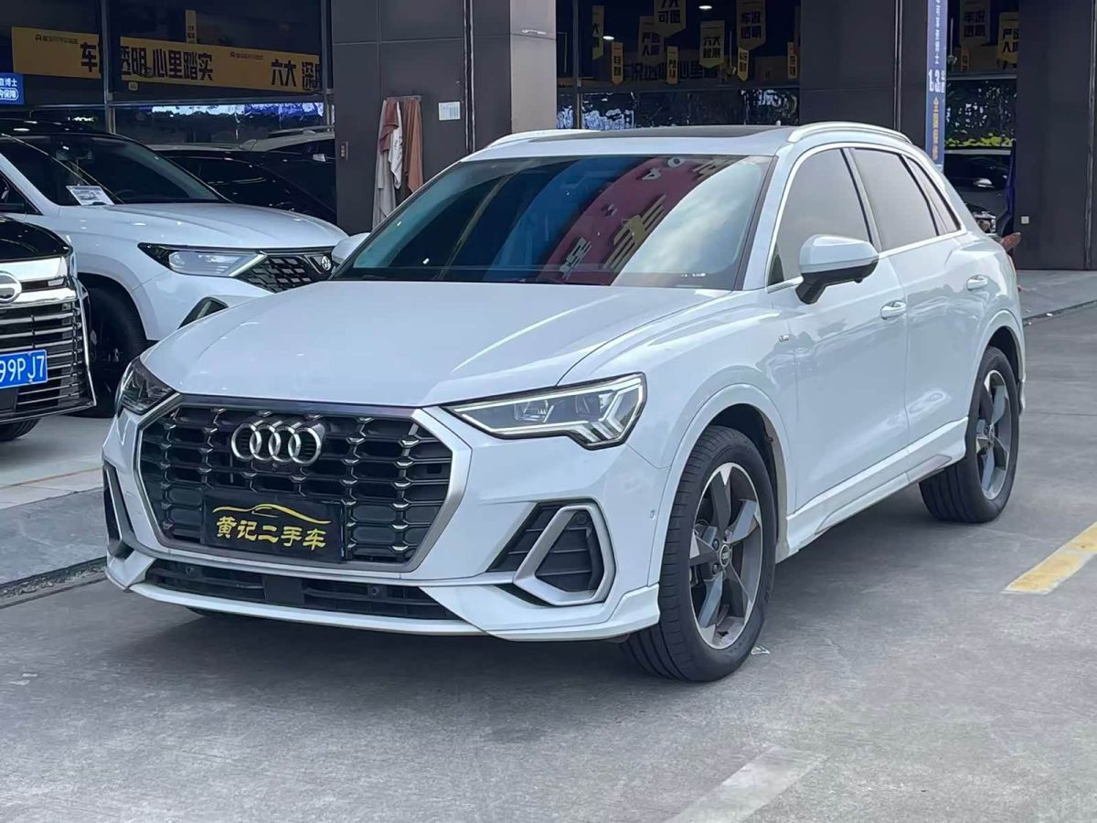 Audi Q3, 2022 г., белый, 39 000 км Audi 奥迪Q3, 2022 г., белый, 39 000 км