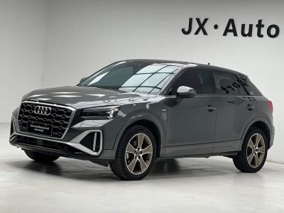 Audi Q2L, 2022 г., серебристый / серый, 17 000 км Audi 奥迪Q2L, 2022 г., серебристый / серый, 35 000 км