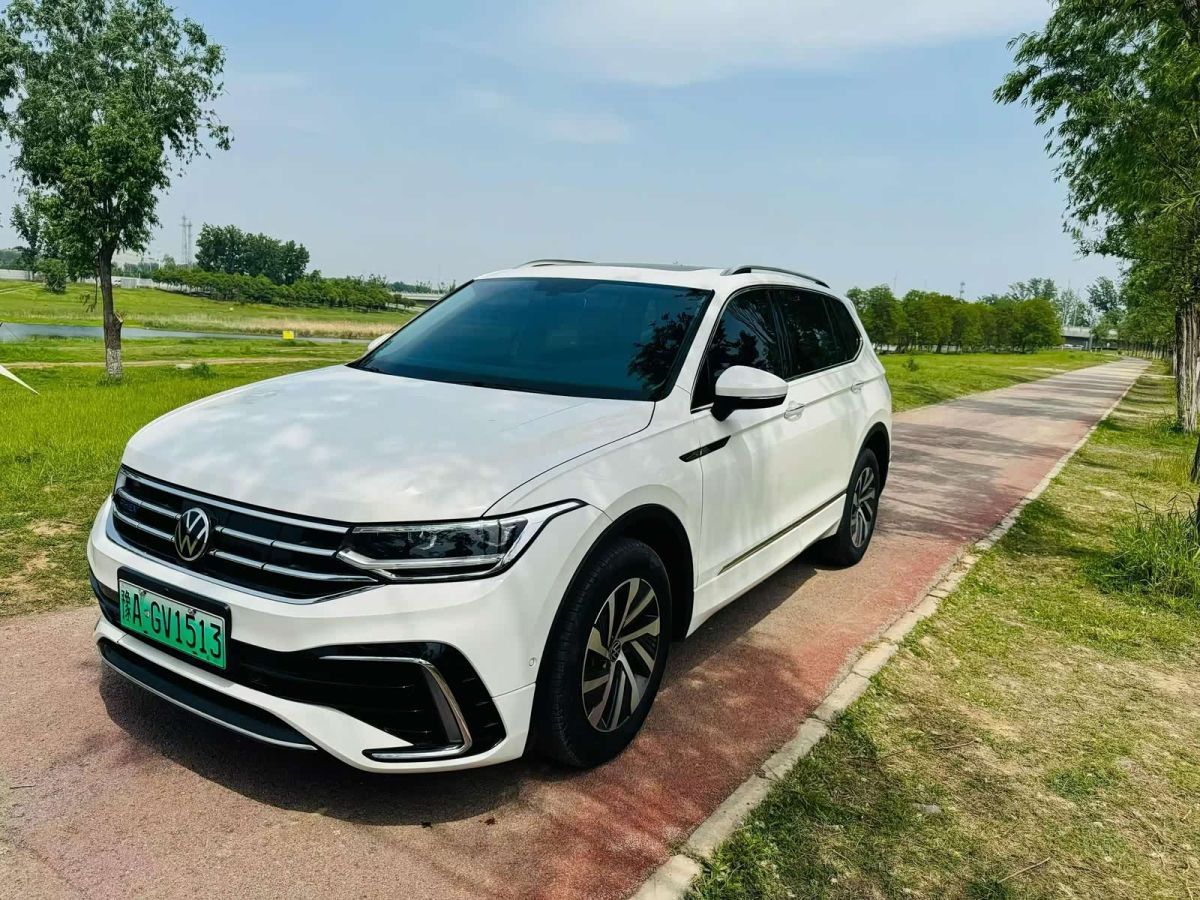 Volkswagen Tiguan L PHEV, 2022 г., белый, 43 000 км Volkswagen Tiguan L подключаемый гибрид 2022 430PHEV подключаемый гибрид Премиум