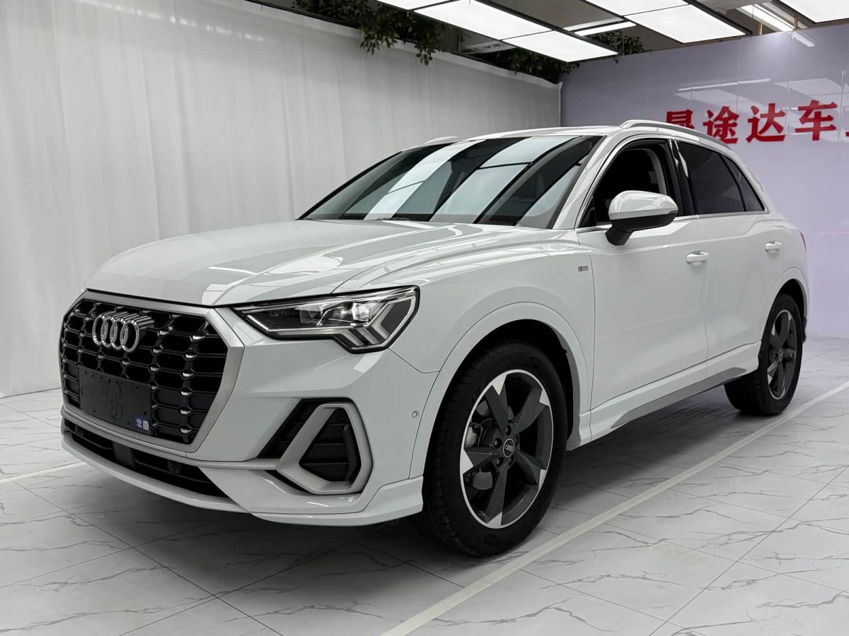 Audi 奥迪Q3, 2023 г., белый, 9 700 км