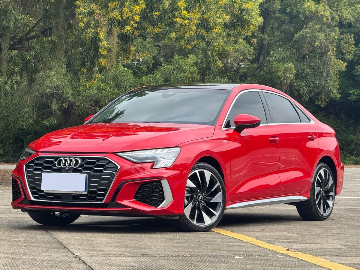 Audi A3, 2023 г., красный / фиолетовый, 50 000 км