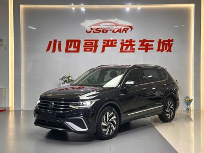 Volkswagen Tiguan L, 2022 г., чёрный, 40 000 км Volkswagen Tiguan L 2022 330TSI автомат одна ведущая ось комплектация «Умный комфорт»