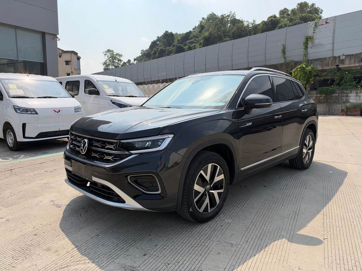 Volkswagen Tayron 2023 330TSI одна ведущая ось комплектация «Люкс Plus», исполнение «Цзиньцзе»