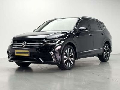 Volkswagen Tiguan L, 2022 г., чёрный, 40 000 км Volkswagen Tiguan L 2022 330TSI автомат одна ведущая ось R-Line комплектация «Юэсян»