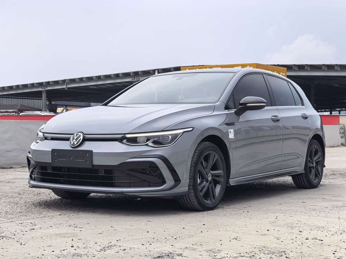 Volkswagen Golf, 2023 г., серебристый / серый, 30 000 км Volkswagen Golf 2023 280TSI DSG R-Line