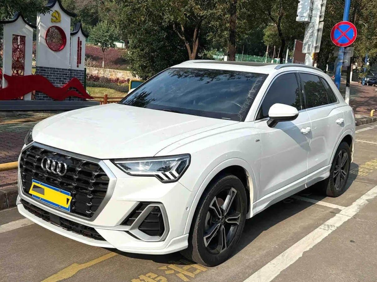 Audi Q3, 2022 г., белый, 56 000 км Audi 奥迪Q3, 2022 г., белый, 56 000 км