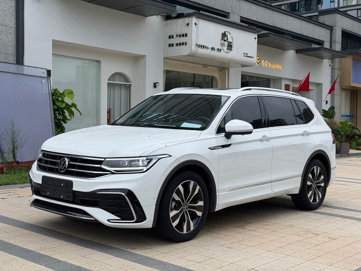 Volkswagen Tiguan L 2024 330TSI автомат одна ведущая ось R-Line комплектация «Юэсян»