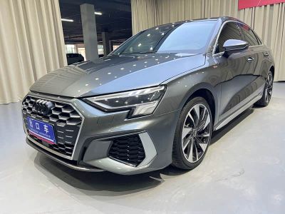 Audi A3, 2023 г., серебристый / серый, 38 000 км Audi A3, 2023 г., серебристый / серый, 38 000 км