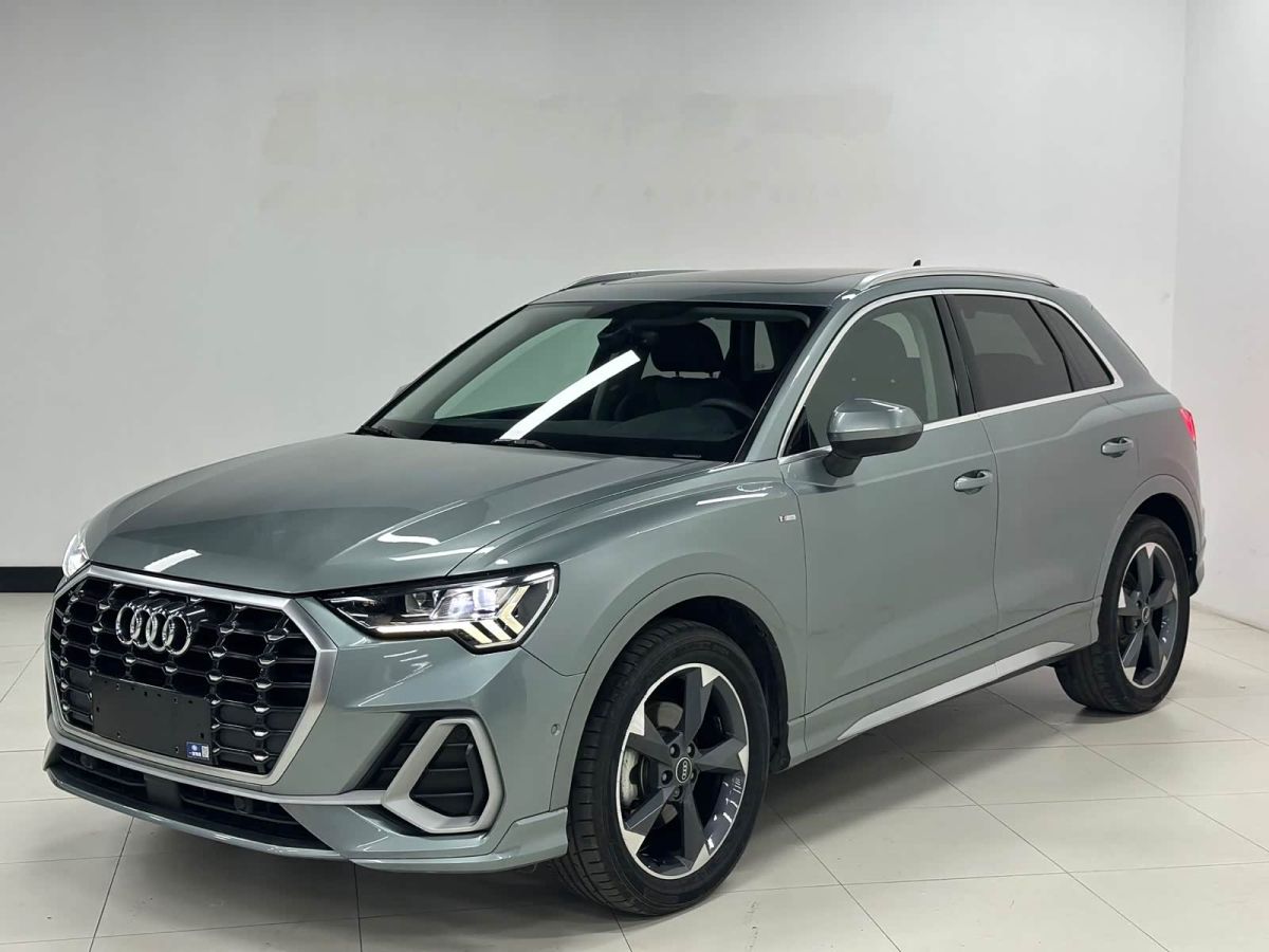 Audi Q3, 2022 г., зелёный, 62 000 км Audi 奥迪Q3, 2022 г., зелёный, 62 000 км