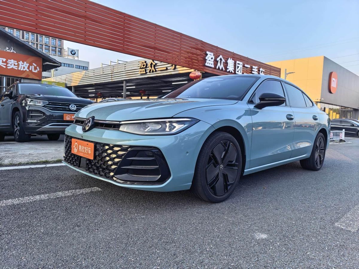 Volkswagen Passat, 2024 г., синий, 6 300 км Volkswagen Passat 2025 Pro 380TSI исполнение «Звёздное небо» Лунцзунь версия